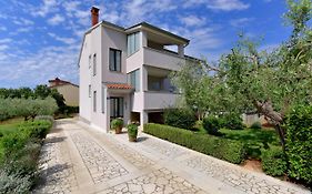 Brezac Olive Garden Apartment